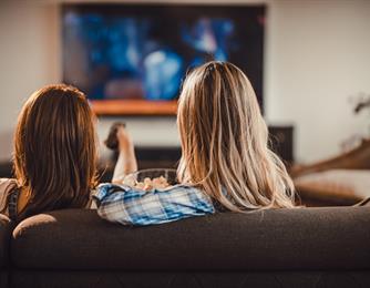 أضرار الجلوس المتواصل أمام التلفاز